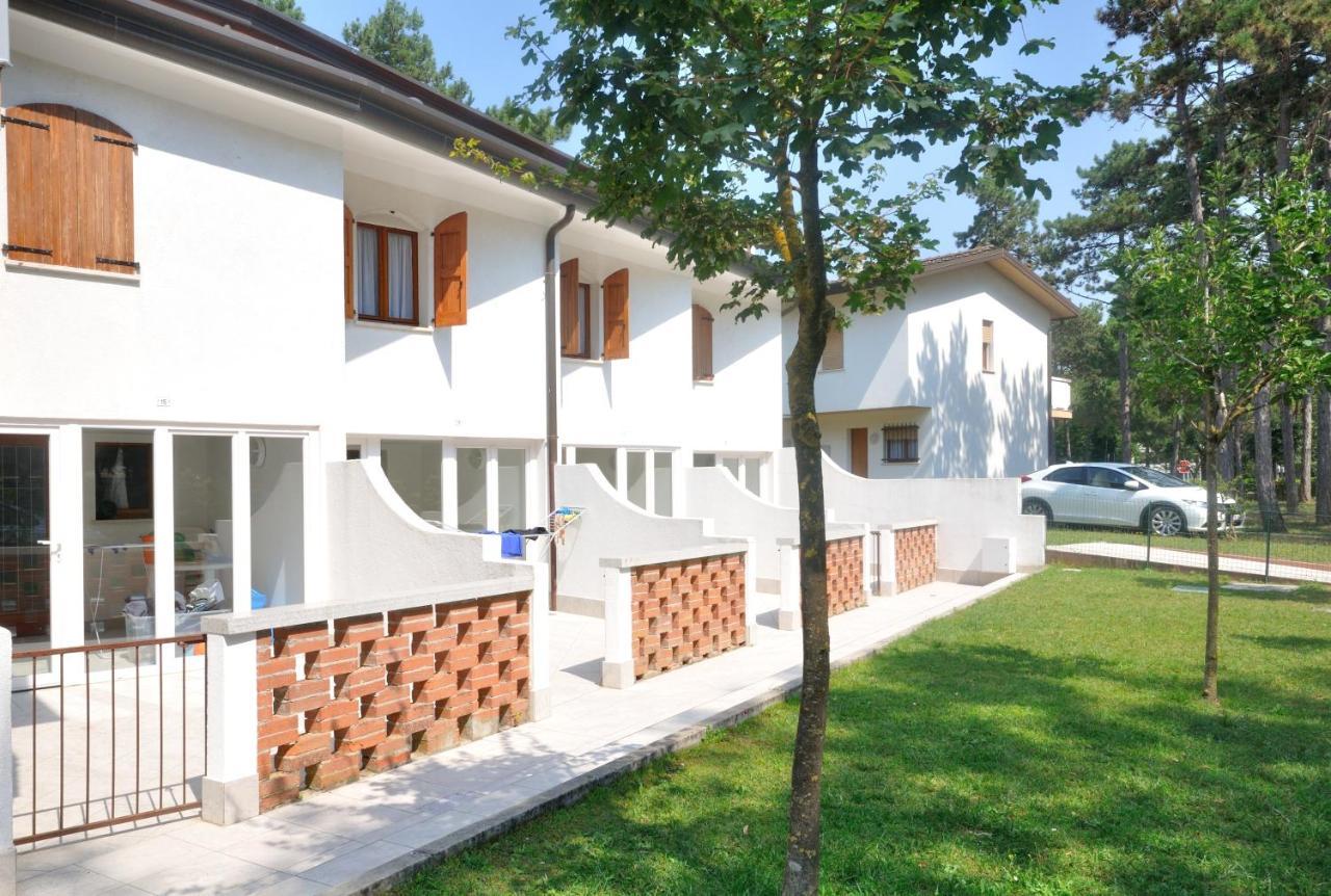Villaggio Delfino Бибионе Экстерьер фото