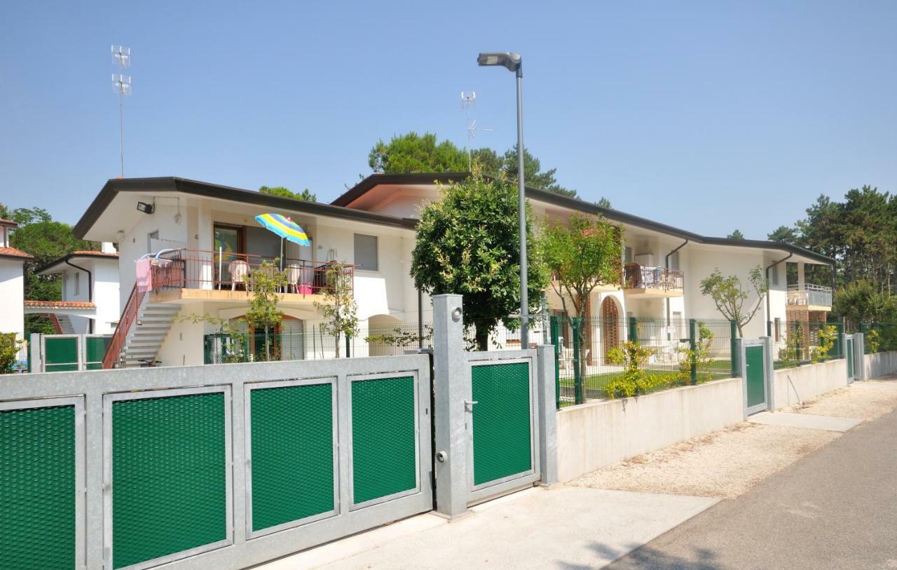 Villaggio Delfino Бибионе Экстерьер фото