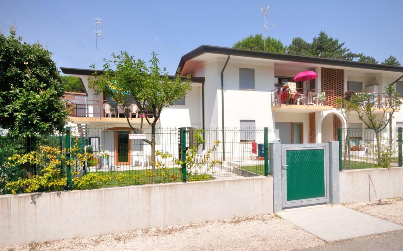 Villaggio Delfino Бибионе Экстерьер фото